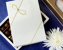 CHOCOLATE BOX with lid