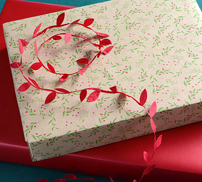 5mt x 50cm XMAS HOLLY WRAP-Green-Red on Kraft #2
