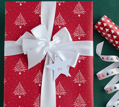 YULETIDE TREE WRAP-Scarlet on White #3